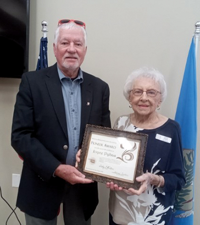 Joyce Pybas Jim Roblyer presents the Pioneer Award to Joyce Pybas.