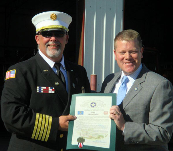 Chief Michael Pettey receives award