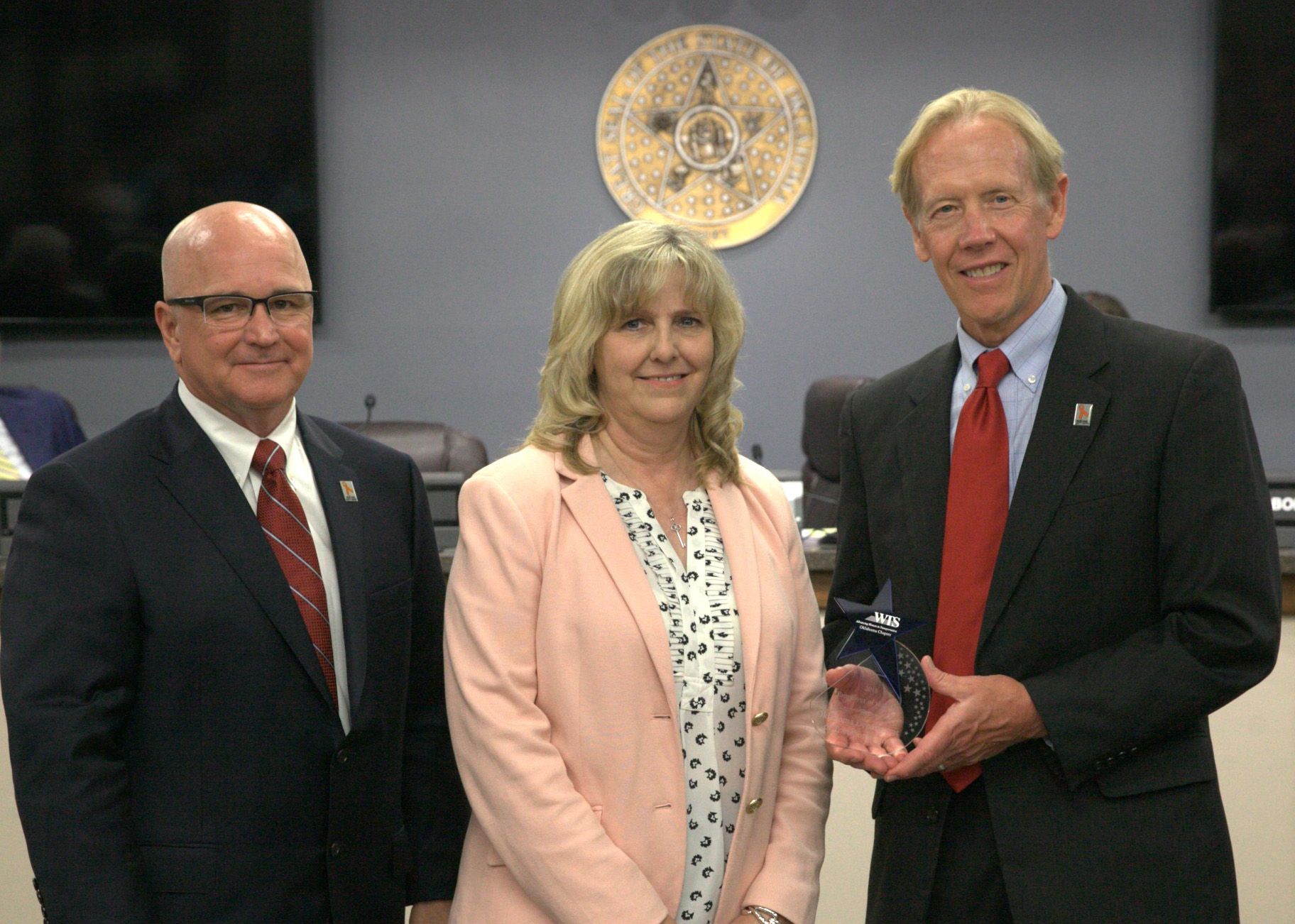 WTS Oklahoma president presents ODOT with award