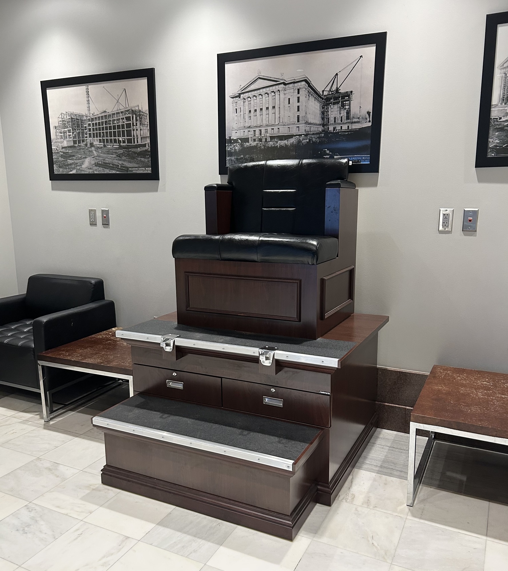 The shoeshine at the State Capitol Building