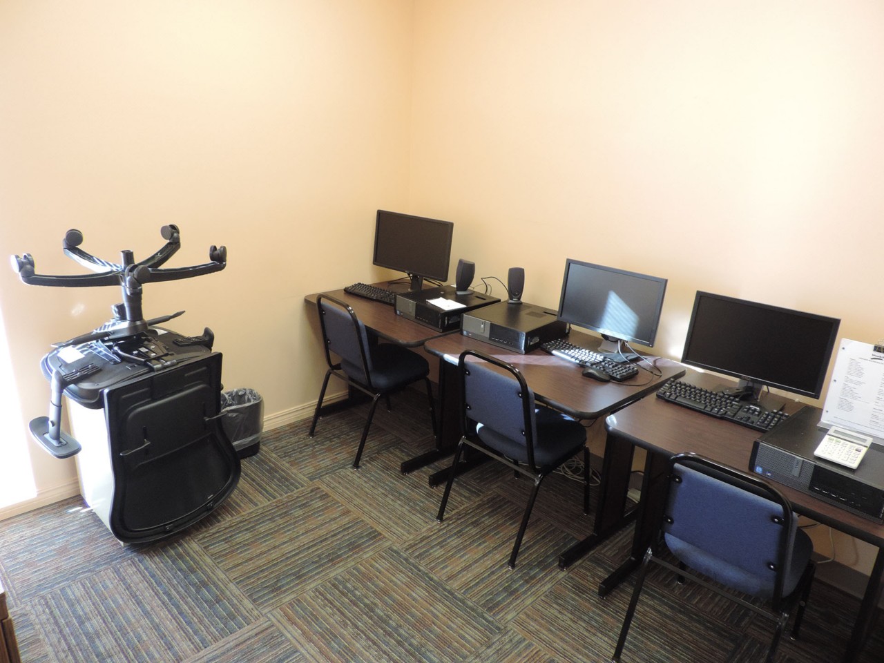Training or testing room with available computers.