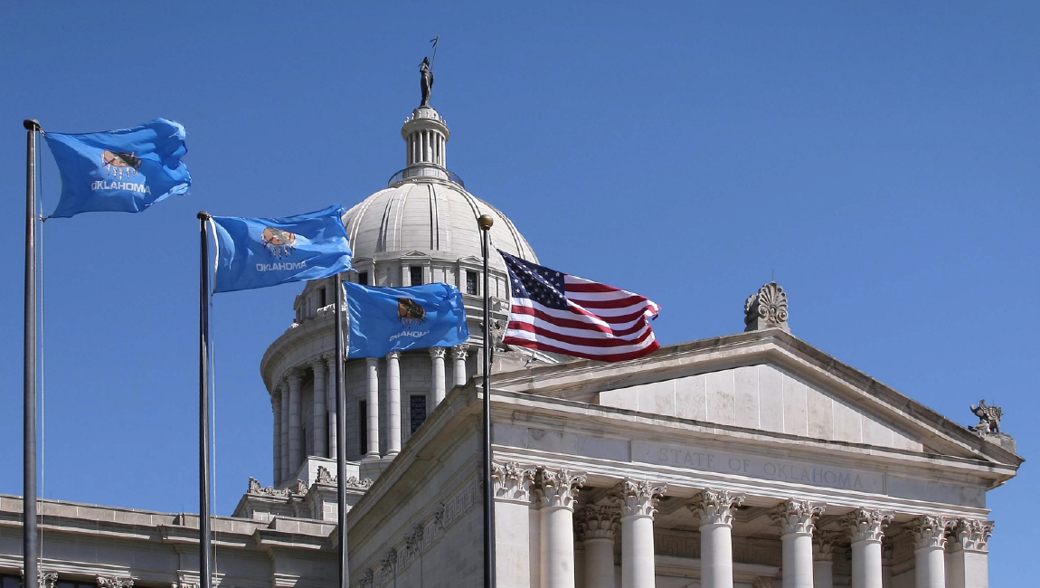 oklahoma capitol with US and oklahoma flags flying