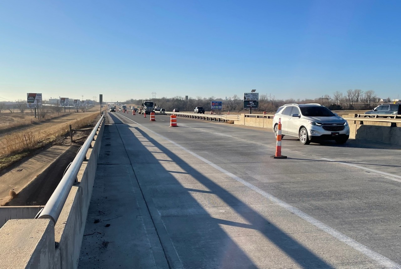 The northbound and southbound I-35 bridges over SH-39 (mm 92) in Purcell are narrowed to one lane in each direction after a large piece of equipment hit the bridge, damaging bridge beams. Repairs are expected to take at least a week.