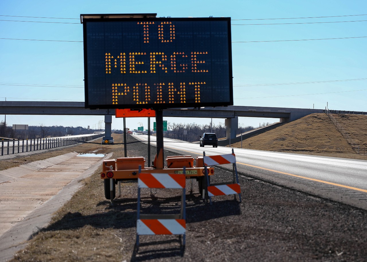 Zipepr merge sign "To Merge Point" 