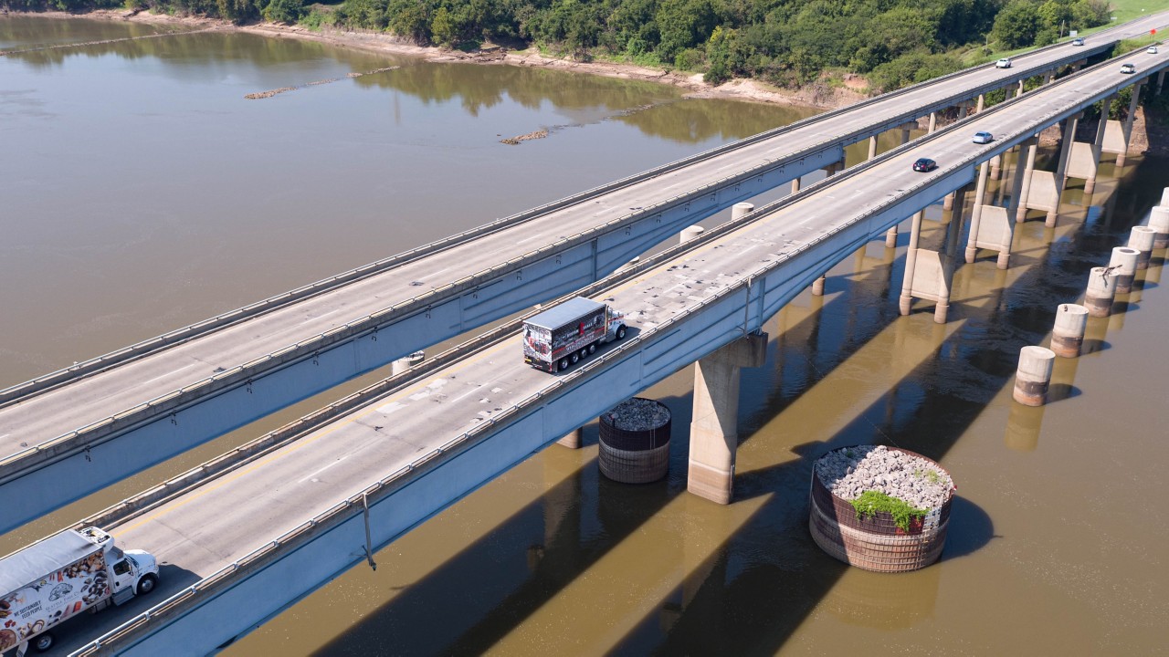 The twin US-62 bridges over the Arkansas River, with traffic passing over