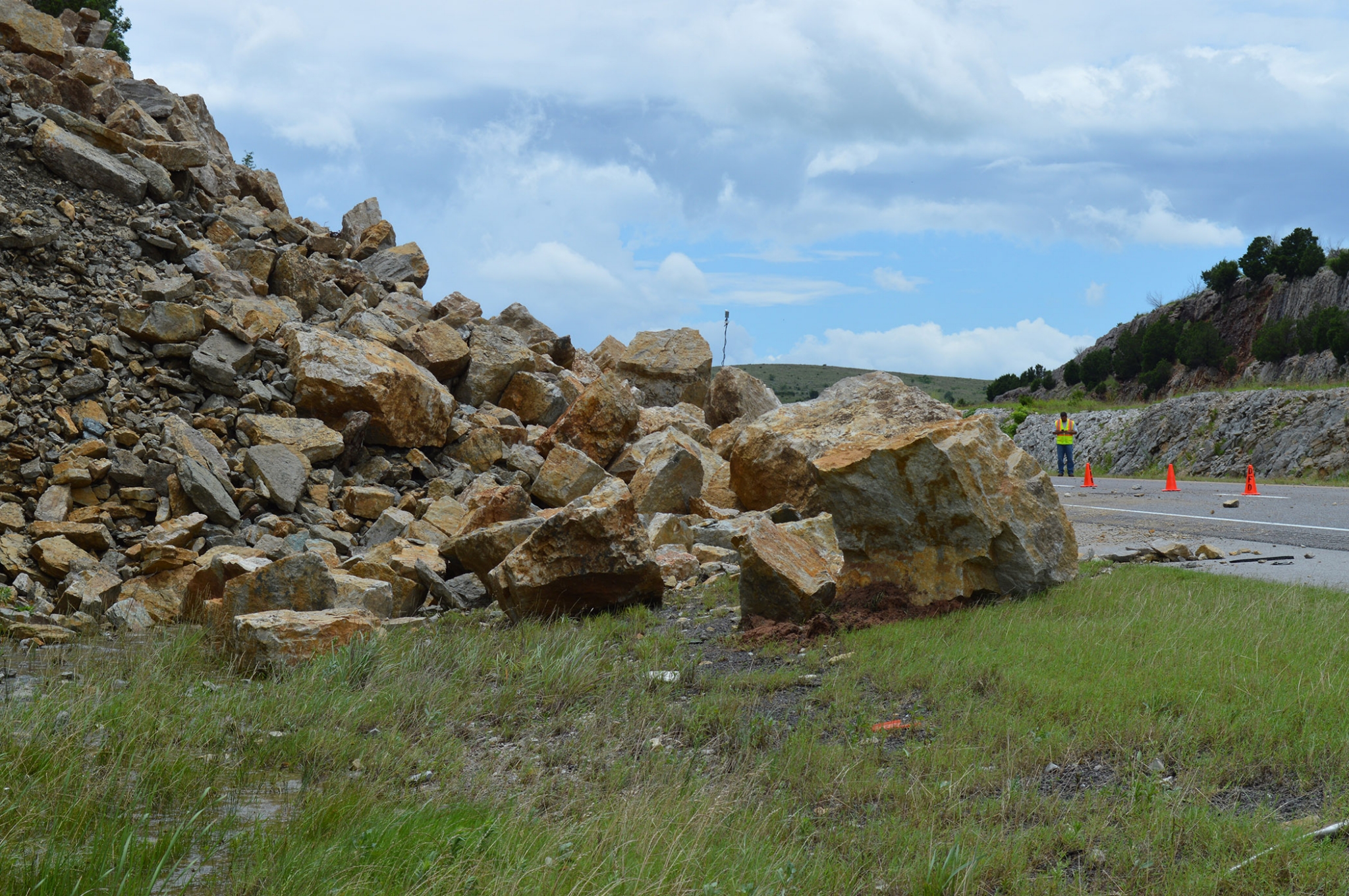I-35 rock slide