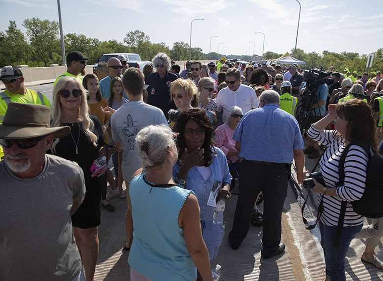 /content/dam/ok/en/odot/images/newsmedia/press/2019/purcell-lexington/crowdforweb.jpg