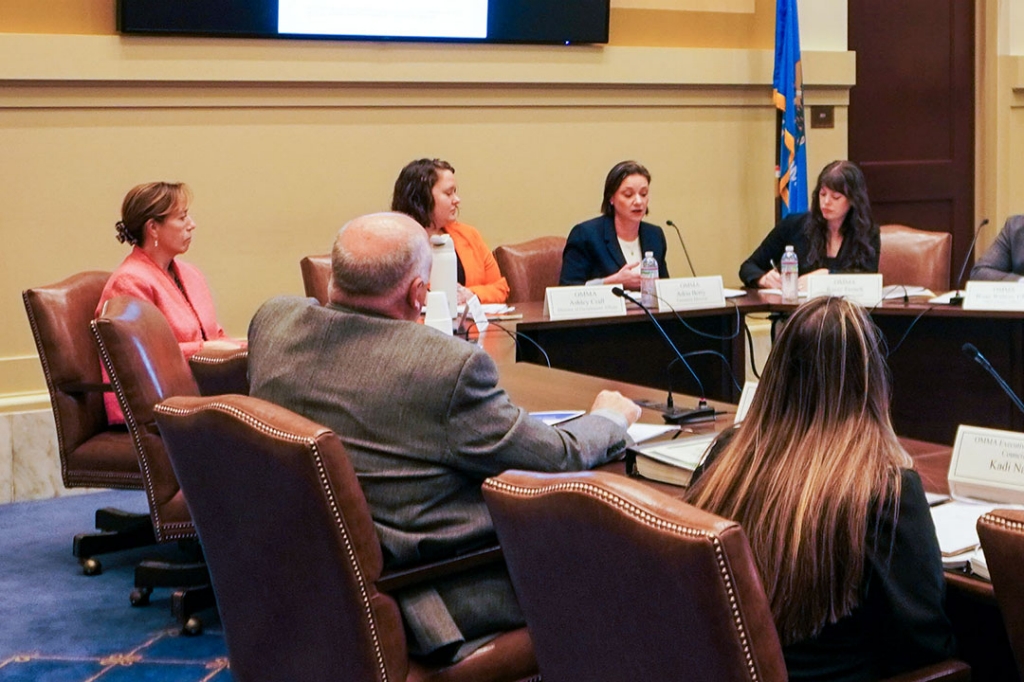 Musiqa bilan boyinboglarni tomosha qiling